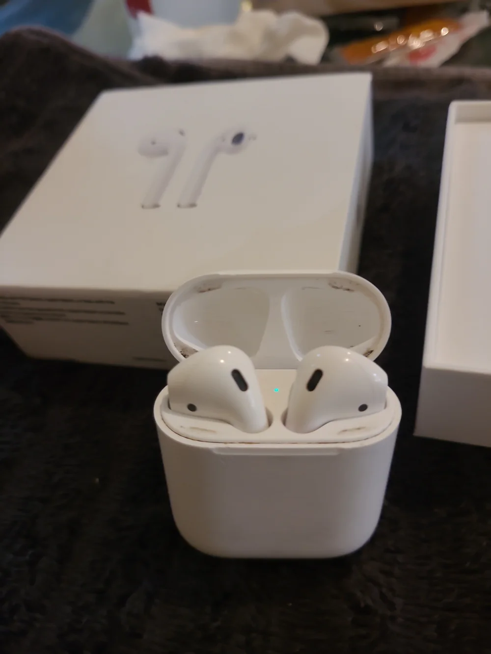 Apple AirPods 2nd Generation Charging Case And Box White For Parts or repair...